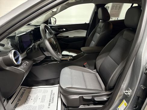 Used 2024 Chevrolet Trax LT image 19