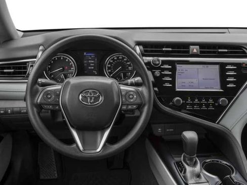Used 2018 Toyota Camry LE FWD image 4