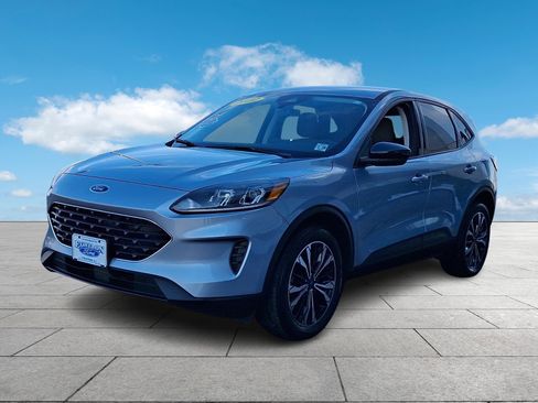 Certified 2022 Ford Escape SE w/ SE Sport Appearance Package image 3