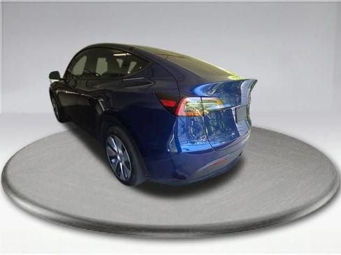 Used 2023 Tesla Model Y AWD image 8