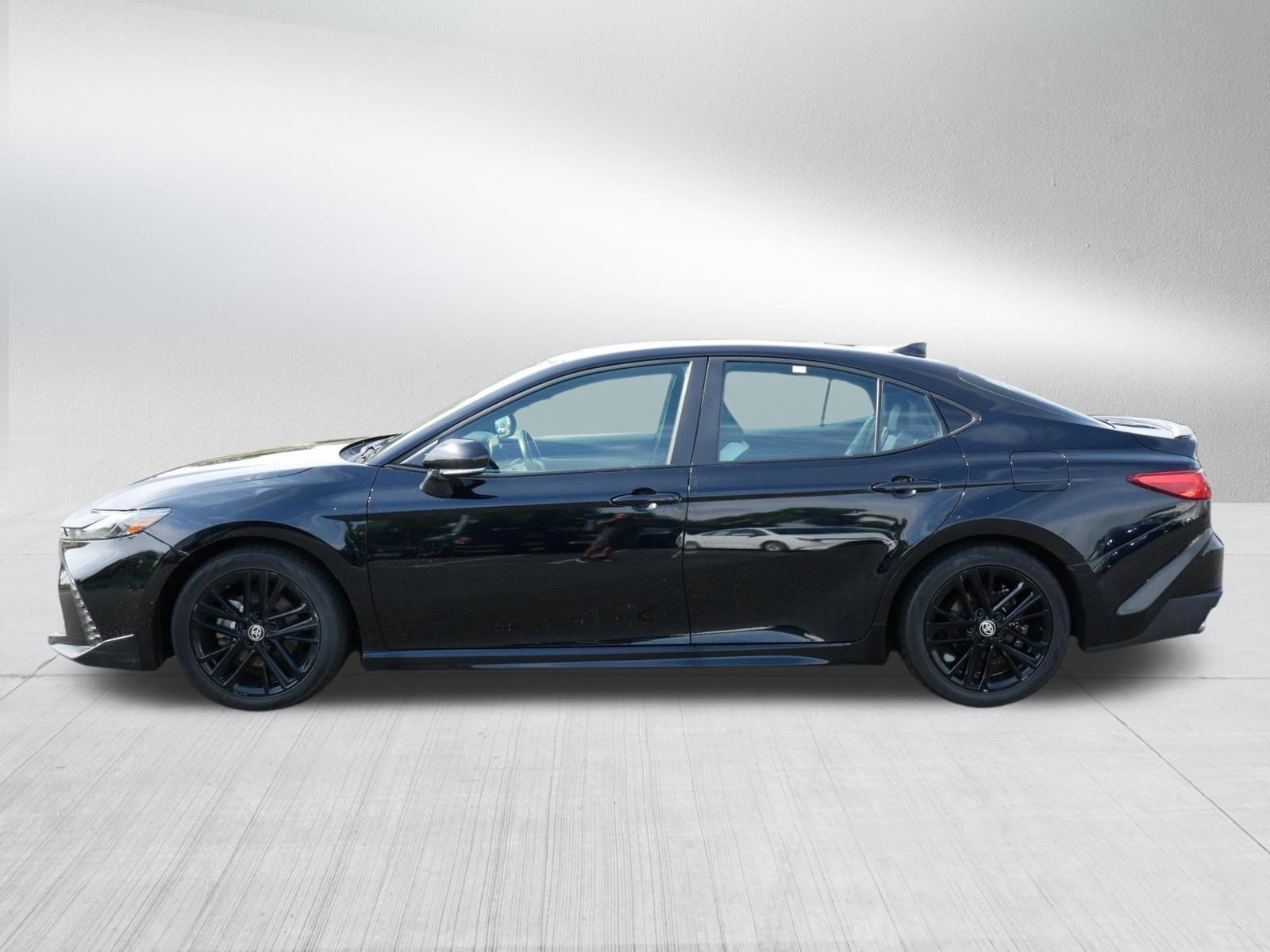 Certified 2025 Toyota Camry SE FWD image 4
