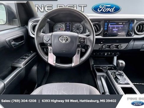 Used 2019 Toyota Tacoma TRD Sport w/ Technology Package image 5