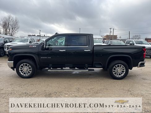 Used 2025 Chevrolet Silverado 2500 LTZ w/ LTZ Plus Package image 2