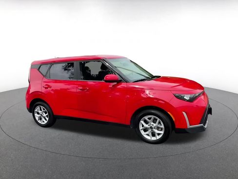 Used 2025 Kia Soul LX w/ LX Technology Package FWD image 2