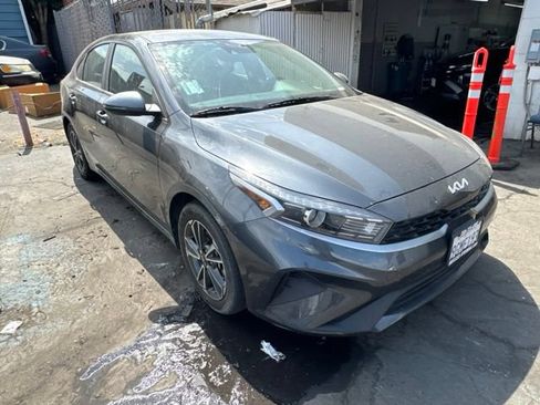 Used 2023 Kia Forte LXS w/ LXS Technology Package FWD image 4