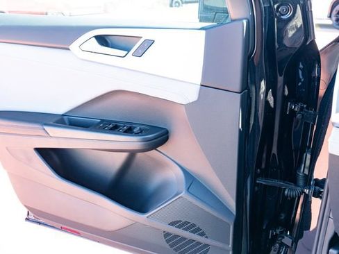New 2026 Volkswagen Taos SE FWD image 27