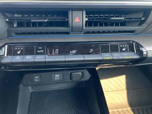 Certified 2026 Toyota Prius XLE FWD image 25