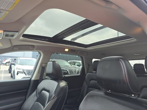 Used 2024 Nissan Pathfinder SL w/ SL Premium Package image 5
