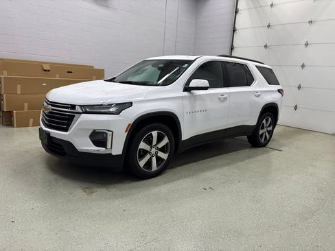 Used 2023 Chevrolet Traverse LT w/ LT Premium Package AWD/4WD image 8
