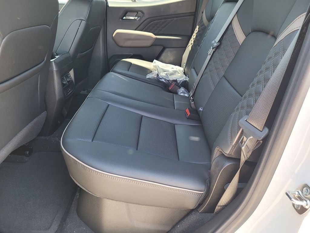 New 2026 GMC Canyon Denali w/ LPO, Black Badging Package AWD/4WD image 8