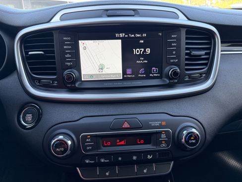 Certified 2020 Kia Sorento SX image 23