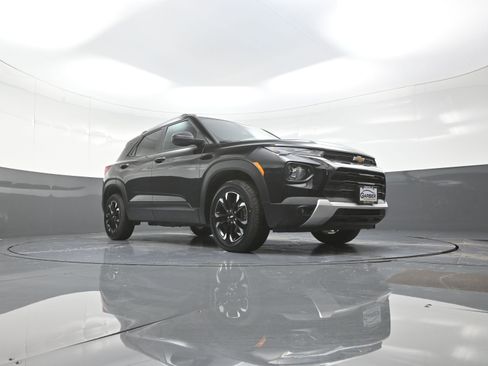 Used 2023 Chevrolet TrailBlazer LT w/ Convenience Package image 9