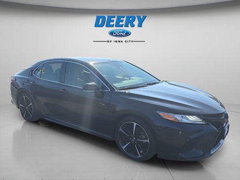 Used 2019 Toyota Camry XSE FWD image 8