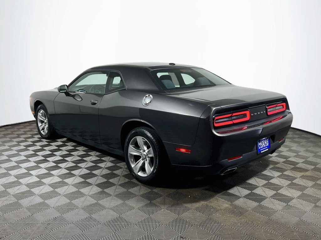 Used 2017 Dodge Challenger SXT RWD image 5