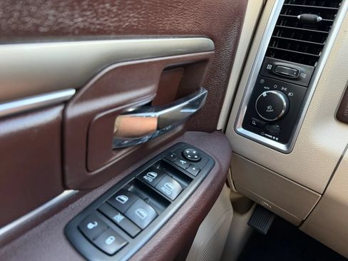 Used 2017 RAM 1500 Classic SLT w/ Luxury Group AWD/4WD image 17