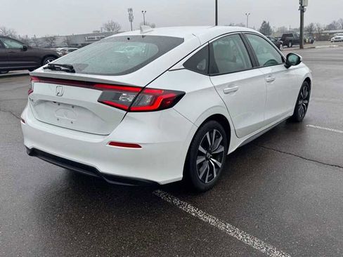 Used 2023 Honda Civic EX-L image 3
