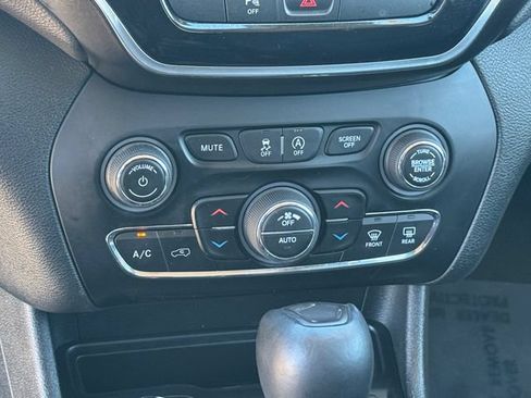 Used 2019 Jeep Cherokee Limited AWD/4WD image 21