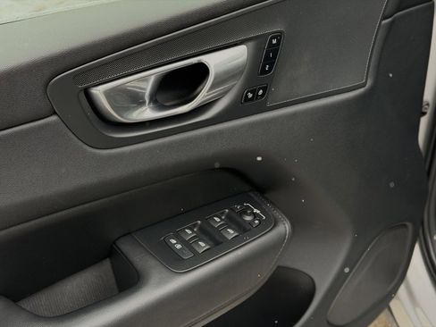 Used 2023 Volvo XC60 B5 Plus image 18