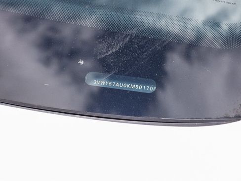 Used 2019 Volkswagen Golf SE image 28