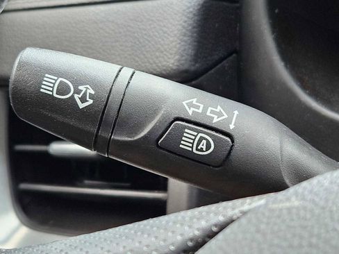 Used 2024 GMC Terrain SLE w/ Driver Convenience Package FWD image 17