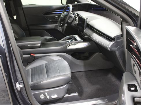 Certified 2024 Lincoln Nautilus Reserve w/ Equipment Group 202A image 33