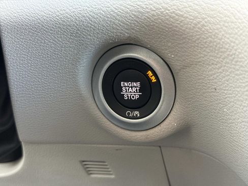 Used 2023 Chrysler Voyager LX image 19