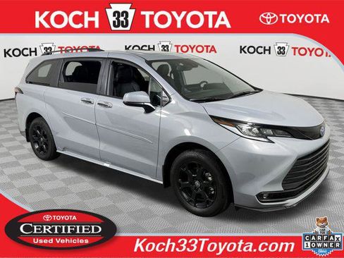 Certified 2025 Toyota Sienna XLE Woodland Edition AWD/4WD image 1