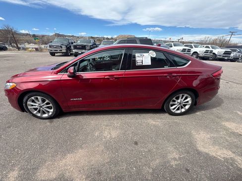 Used 2019 Ford Fusion SE image 4