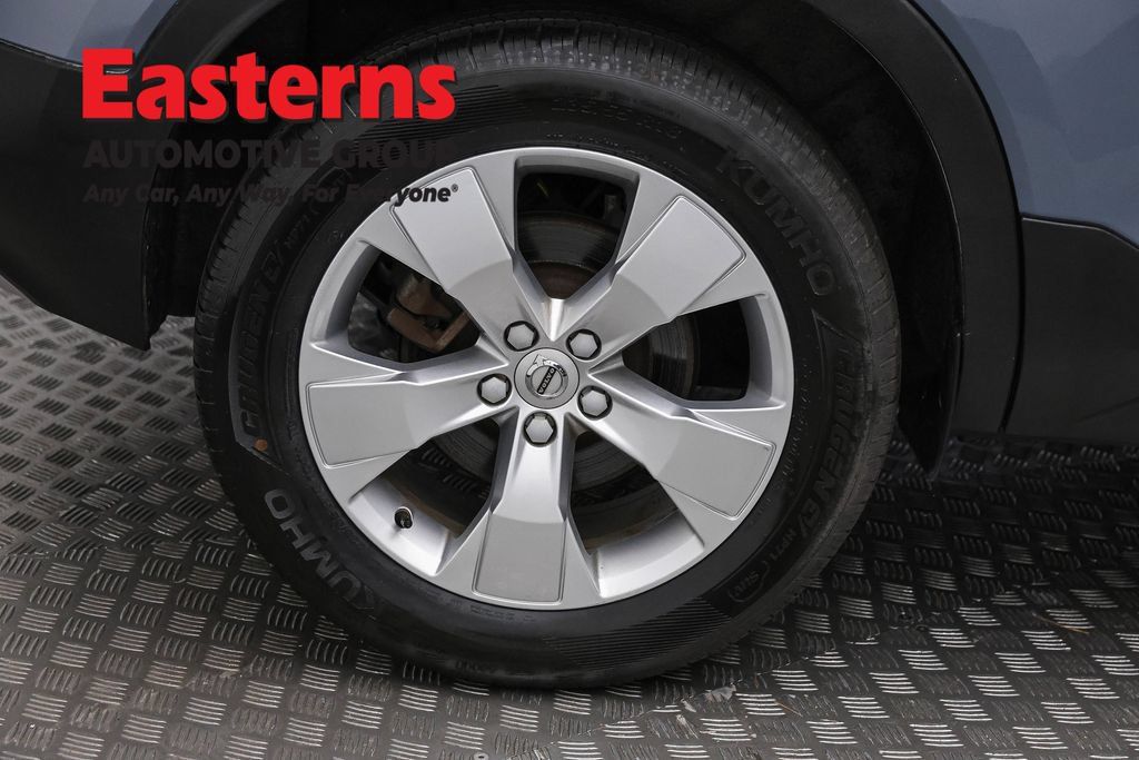 Used 2021 Volvo XC40 T4 Momentum FWD image 32