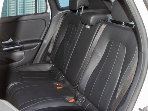 Used 2022 Mercedes-Benz GLA 250 w/ Premium Package Lite image 16