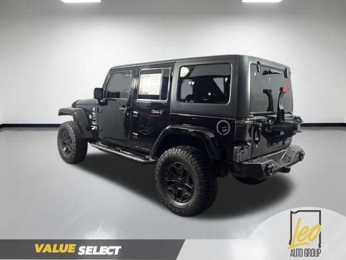 Used 2015 Jeep Wrangler Unlimited Sahara AWD/4WD image 5