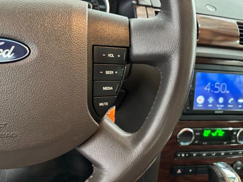 Used 2009 Ford Taurus SEL image 22