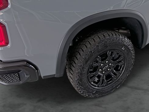 Used 2025 Chevrolet Silverado 1500 ZR2 w/ Technology Package AWD/4WD image 13
