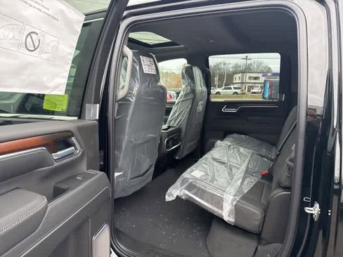 New 2026 GMC Sierra 2500 Denali w/ Denali Reserve Package image 12