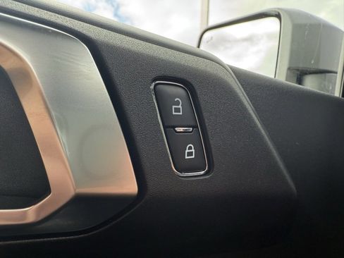 New 2025 Ford Bronco Badlands image 24