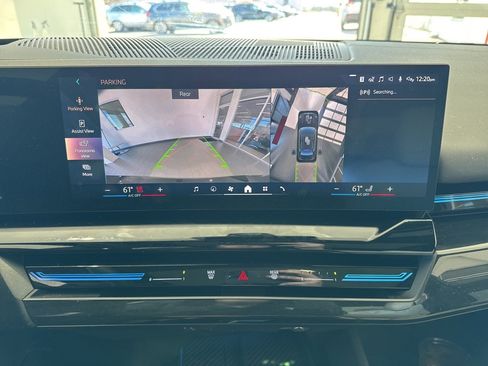 Used 2025 BMW 530i xDrive w/ Premium Package image 28