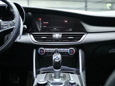 Used 2017 Alfa Romeo Giulia Ti w/ TI 19" Sport Package image 29