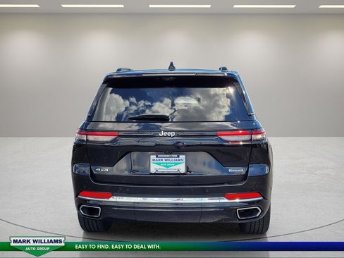 Used 2022 Jeep Grand Cherokee Overland w/ Luxury Tech Group IV AWD/4WD image 5