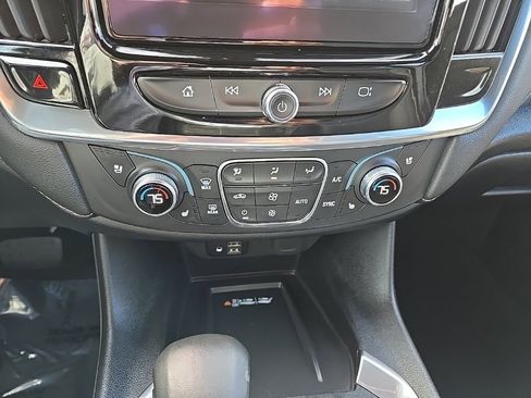 Used 2023 Chevrolet Traverse Premier image 39