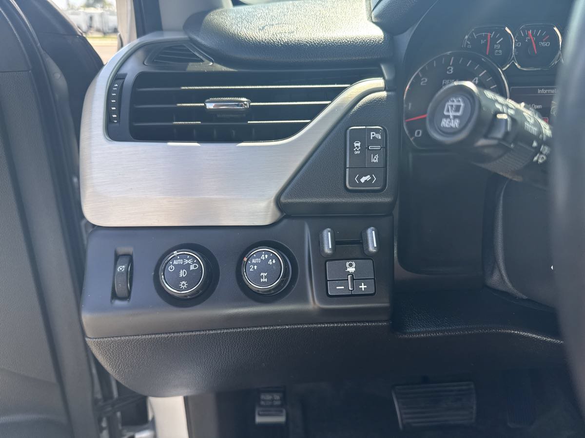 Used 2015 GMC Yukon XL SLT w/ HD Trailering Package AWD/4WD image 13