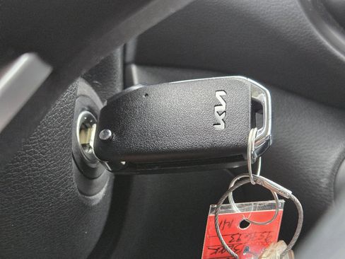 Certified 2025 Kia Soul LX w/ LX Technology Package image 23