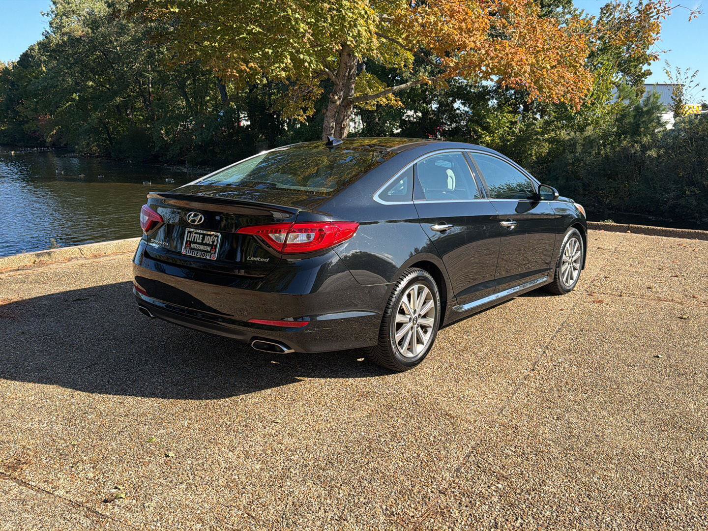 Used 2016 Hyundai Sonata Limited w/ Option Group 04 FWD image 4