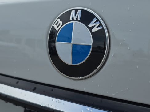 Used 2023 BMW X7 xDrive40i w/ M Sport Package AWD/4WD image 9