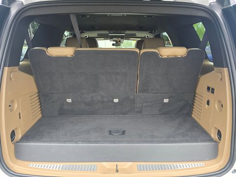 Used 2020 Cadillac Escalade Platinum AWD/4WD image 14