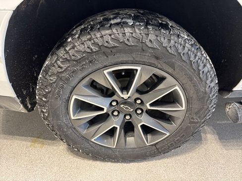 Certified 2024 Chevrolet Suburban Z71 w/ Luxury Package image 5