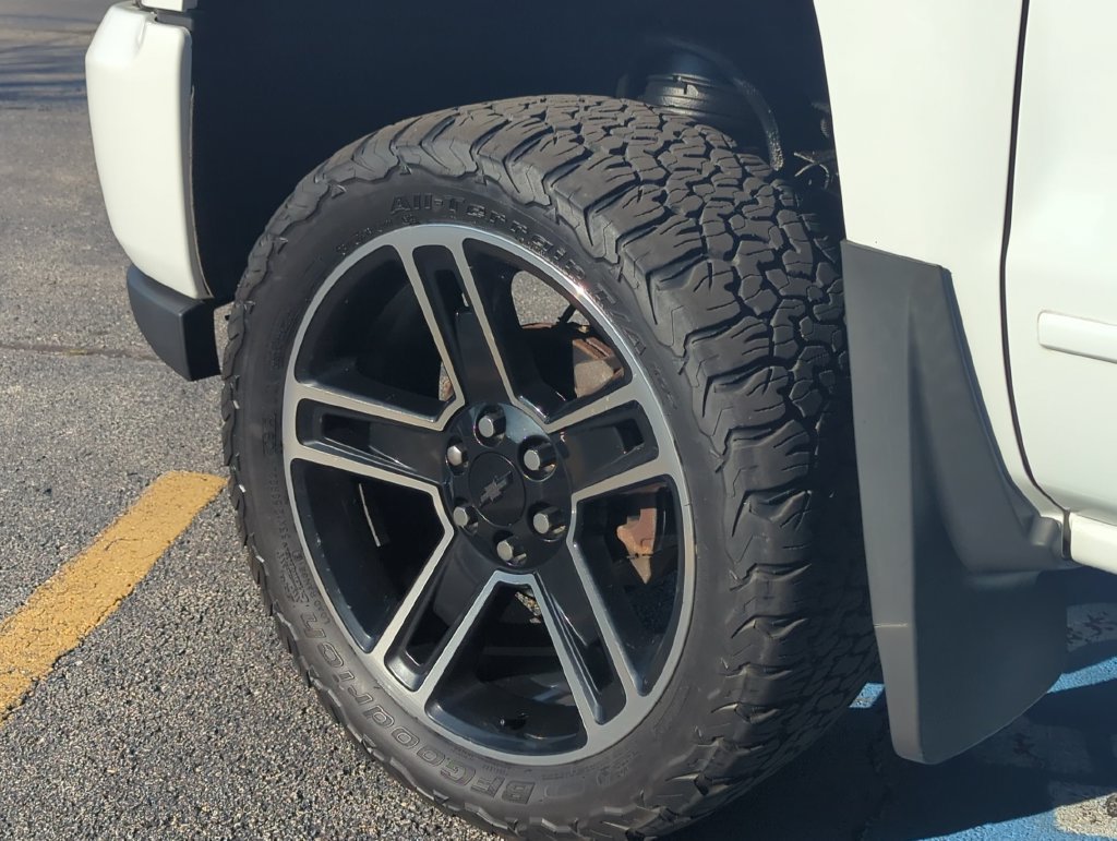 Used 2017 Chevrolet Silverado 1500 LT w/ All Star Edition AWD/4WD image 9