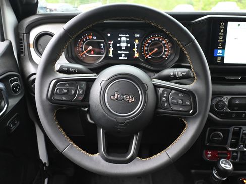 Used 2024 Jeep Gladiator Willys image 22