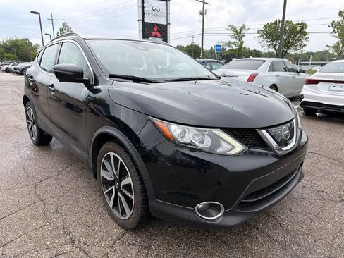 Used 2017 Nissan Rogue Sport SL w/ SL Premium Package AWD/4WD image 3
