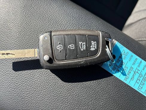 Used 2023 Hyundai Elantra SE FWD image 29