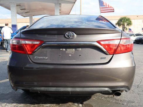 Used 2015 Toyota Camry SE FWD image 4